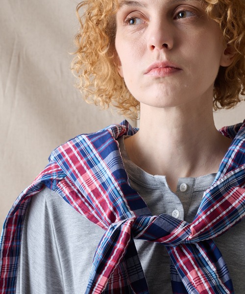Eddie Bauer（エディーバウアー）の「エッセンシャル ヘンリーネックシャツ（Tシャツ/カットソー・レディース・ホワイト/杢グレー/ダークベージュ・XL/L/M/S）」の8枚目の写真