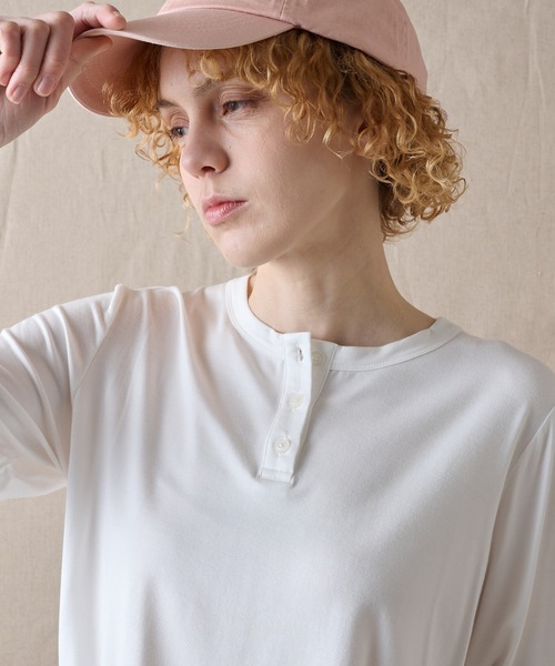 Eddie Bauer（エディーバウアー）の「エッセンシャル ヘンリーネックシャツ（Tシャツ/カットソー・レディース・ホワイト/杢グレー/ダークベージュ・XL/L/M/S）」の5枚目の写真