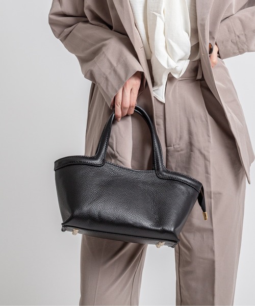 AULENTTI(オウレンティ)の「【AULENTTI/オウレンティ】2WAY レザーショルダーバッグ ハンドバッグ イタリア製(ショルダーバッグ・レディース・ブラック・FREE)」の4枚目の写真
