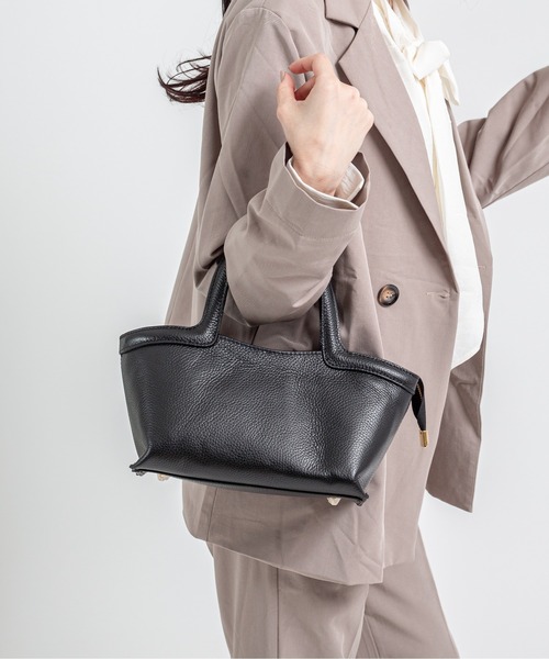 AULENTTI(オウレンティ)の「【AULENTTI/オウレンティ】2WAY レザーショルダーバッグ ハンドバッグ イタリア製(ショルダーバッグ・レディース・ブラック・FREE)」の5枚目の写真
