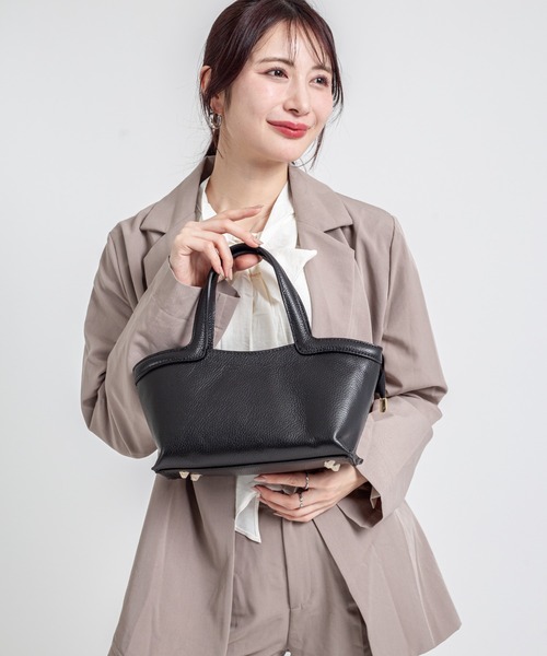 AULENTTI(オウレンティ)の「【AULENTTI/オウレンティ】2WAY レザーショルダーバッグ ハンドバッグ イタリア製(ショルダーバッグ・レディース・ブラック・FREE)」の3枚目の写真
