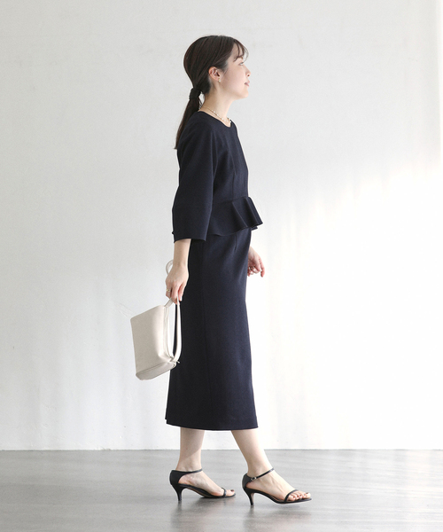 La TOTALITE（ラトータリテ）の「ペプラムサックワンピース（ワンピース・レディース・ネイビー/サックスブルー・36/38）」の4枚目の写真