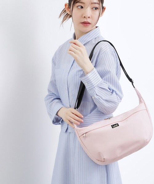 Lee（リー）の「【Lee別注】撥水ポケムーンショルダー（ショルダーバッグ・レディース・ブラック/ダークグレー/ライトイエロー系8/ピンク系1/ライトグレー/ライトグリーン・00）」の6枚目の写真