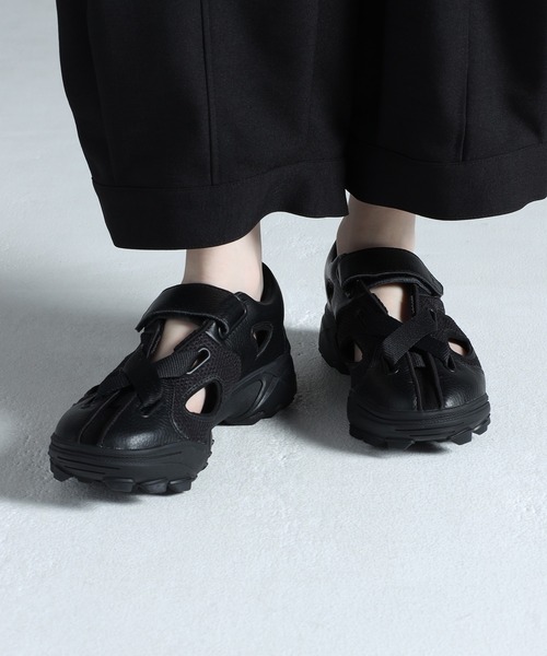 Y-3(ワイスリー)の「Y-3 GSG9 SANDAL(サンダル・メンズ・ブラック系・22.5cm/23.0cm/23.5cm/24.0cm/24.5cm/25.0cm/25.5cm/26.0cm/26.5cm/27.0cm/27.5cm/28.0cm/28.5cm/29.0cm/29.5cm)」の1枚目の写真