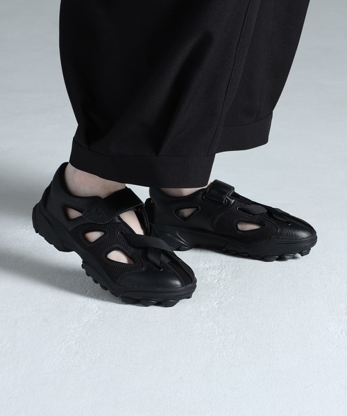 Y-3(ワイスリー)の「Y-3 GSG9 SANDAL(サンダル・メンズ・ブラック系・22.5cm/23.0cm/23.5cm/24.0cm/24.5cm/25.0cm/25.5cm/26.0cm/26.5cm/27.0cm/27.5cm/28.0cm/28.5cm/29.0cm/29.5cm)」の2枚目の写真