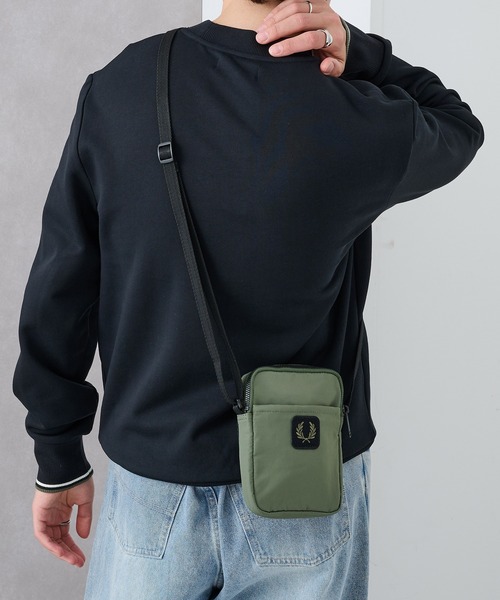 FRED PERRY（フレッドペリー）の「【FRED PERRY】CRINKLE NLYON SMALL SIDE L3341/クリンクル ナイロン ミニショルダーバッグ（ショルダーバッグ・メンズ・カーキ/ブラック・FREE）」の16枚目の写真
