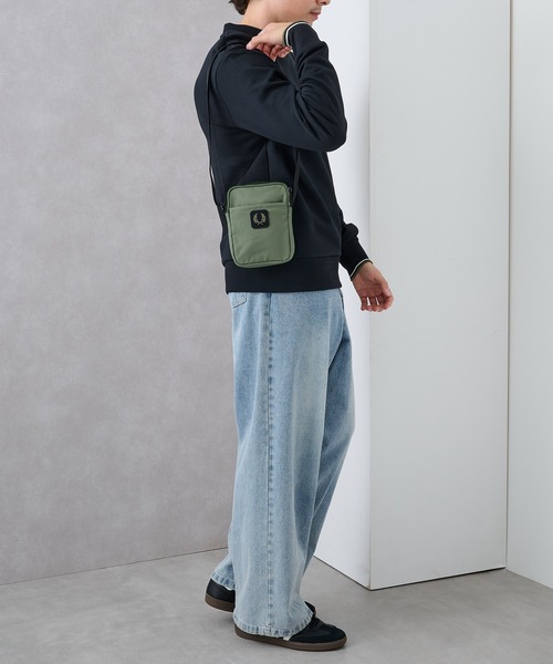 FRED PERRY（フレッドペリー）の「【FRED PERRY】CRINKLE NLYON SMALL SIDE L3341/クリンクル ナイロン ミニショルダーバッグ（ショルダーバッグ・メンズ・カーキ/ブラック・FREE）」の21枚目の写真