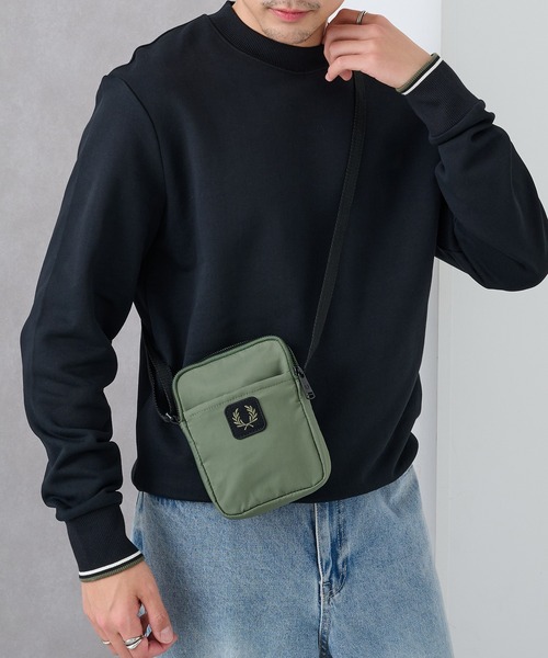 FRED PERRY（フレッドペリー）の「【FRED PERRY】CRINKLE NLYON SMALL SIDE L3341/クリンクル ナイロン ミニショルダーバッグ（ショルダーバッグ・メンズ・カーキ/ブラック・FREE）」の15枚目の写真