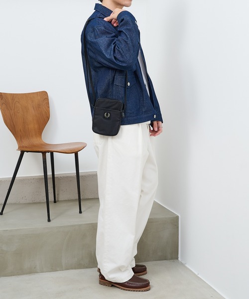 FRED PERRY（フレッドペリー）の「【FRED PERRY】CRINKLE NLYON SMALL SIDE L3341/クリンクル ナイロン ミニショルダーバッグ（ショルダーバッグ・メンズ・カーキ/ブラック・FREE）」の13枚目の写真