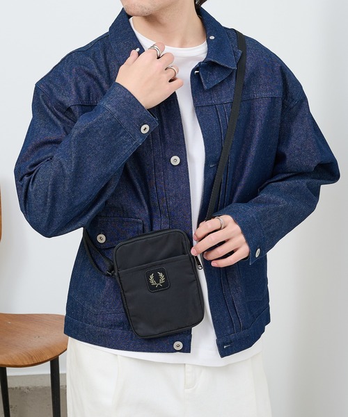 FRED PERRY（フレッドペリー）の「【FRED PERRY】CRINKLE NLYON SMALL SIDE L3341/クリンクル ナイロン ミニショルダーバッグ（ショルダーバッグ・メンズ・カーキ/ブラック・FREE）」の14枚目の写真