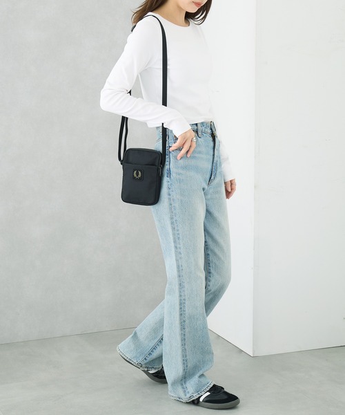 FRED PERRY（フレッドペリー）の「【FRED PERRY】CRINKLE NLYON SMALL SIDE L3341/クリンクル ナイロン ミニショルダーバッグ（ショルダーバッグ・メンズ・カーキ/ブラック・FREE）」の7枚目の写真