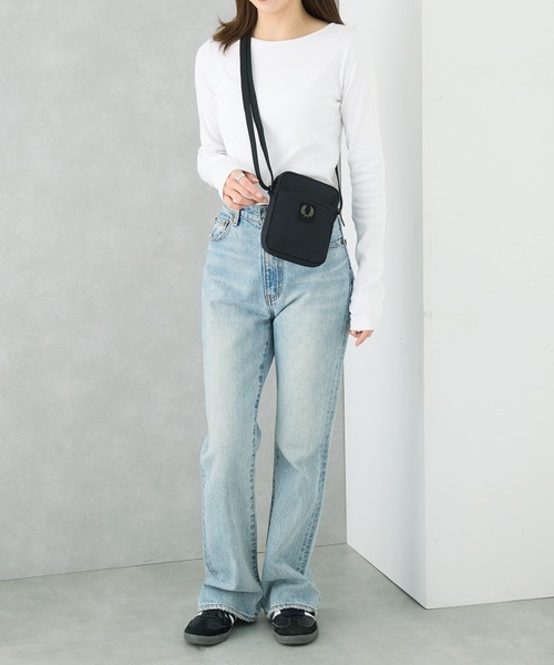 FRED PERRY（フレッドペリー）の「【FRED PERRY】CRINKLE NLYON SMALL SIDE L3341/クリンクル ナイロン ミニショルダーバッグ（ショルダーバッグ・メンズ・カーキ/ブラック・FREE）」の8枚目の写真