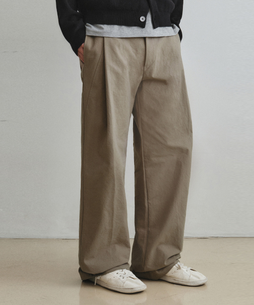 WEDNESDAY OASIS(ウェンズデーオアシス)の「ディープタックワイドコットンパンツ_DEEP BEIGE(W26PT03)(その他パンツ・メンズ・ダークベージュ・MEDIUM/LARGE/X-LARGE)」の1枚目の写真