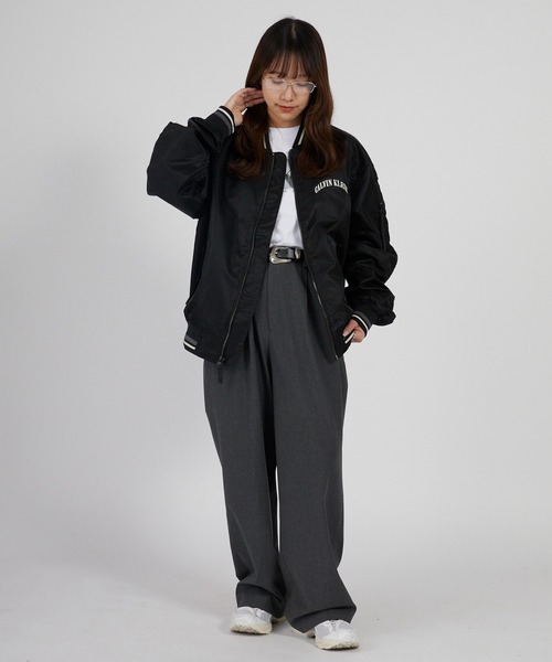 Calvin Klein（カルバン・クライン）の「Calvin Klein/カルバンクライン LS UNFILLED NYLON TIPPED GRAPHIC BOMBER JUNG KOOK / ジョングク着用商品 MA-1 ストリート カジュアル ライトアウター 羽織り 2026年春夏（ブルゾン・メンズ・ブラック・S/M/L）」の18枚目の写真