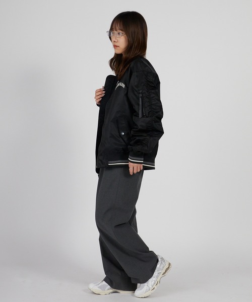 Calvin Klein（カルバン・クライン）の「Calvin Klein/カルバンクライン LS UNFILLED NYLON TIPPED GRAPHIC BOMBER JUNG KOOK / ジョングク着用商品 MA-1 ストリート カジュアル ライトアウター 羽織り 2026年春夏（ブルゾン・メンズ・ブラック・S/M/L）」の16枚目の写真