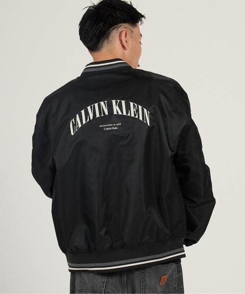 Calvin Klein（カルバン・クライン）の「Calvin Klein/カルバンクライン LS UNFILLED NYLON TIPPED GRAPHIC BOMBER JUNG KOOK / ジョングク着用商品 MA-1 ストリート カジュアル ライトアウター 羽織り 2026年春夏（ブルゾン・メンズ・ブラック・S/M/L）」の6枚目の写真