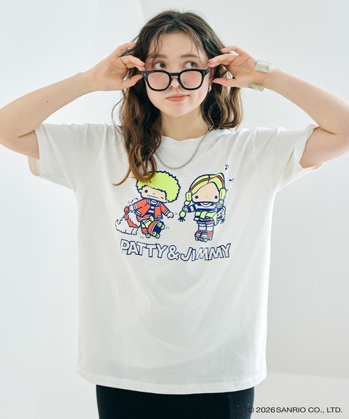 sanrio（サンリオ）の「【sanrio characters】パティ＆ジミープリント半袖Tシャツ《サンリオキャラクターズ》（2026SS）（Tシャツ/カットソー・レディース・イエロー/ネイビー/オフホワイト・M/3L/L/LL）」の2枚目の写真