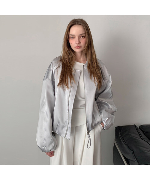 VASCARA(バスカラ)の「Satin Volume Blouson Jacket (3colors)(ブルゾン・レディース・グレー/ブラック/ホワイト・FREE)」の3枚目の写真