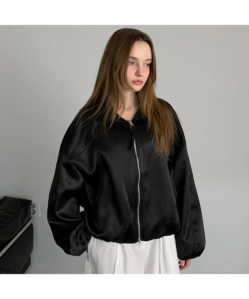 VASCARA(バスカラ)の「Satin Volume Blouson Jacket (3colors)(ブルゾン・レディース・グレー/ブラック/ホワイト・FREE)」の1枚目の写真