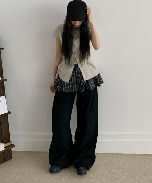 Girly Doll(ガーリードール)の「バレルレッグワイドデニムパンツ(デニムパンツ・レディース・ホワイト/ブラック・S/M)」の6枚目の写真