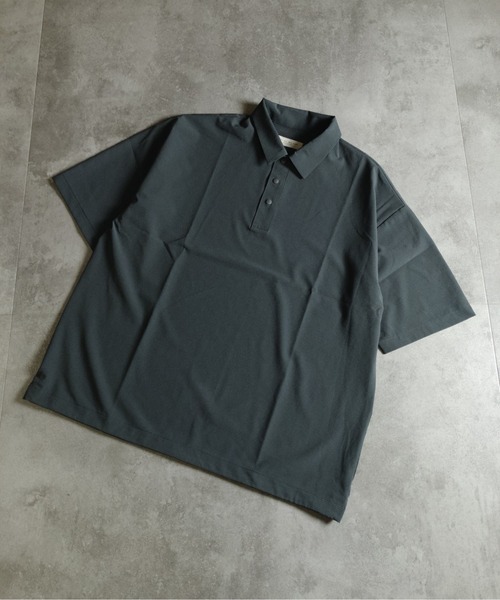 many men many mind(メニーメンメニーマインド)の「MANYMENMANYMINDS / AIRLEAKFABRIC/半袖ポロシャツ(ポロシャツ・メンズ・チャコール/ブラック・LARGE/X-LARGE/MEDIUM)」の2枚目の写真
