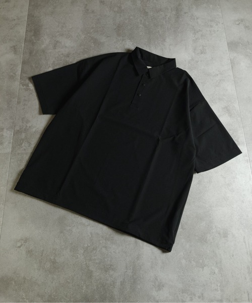 many men many mind(メニーメンメニーマインド)の「MANYMENMANYMINDS / AIRLEAKFABRIC/半袖ポロシャツ(ポロシャツ・メンズ・チャコール/ブラック・LARGE/X-LARGE/MEDIUM)」の1枚目の写真