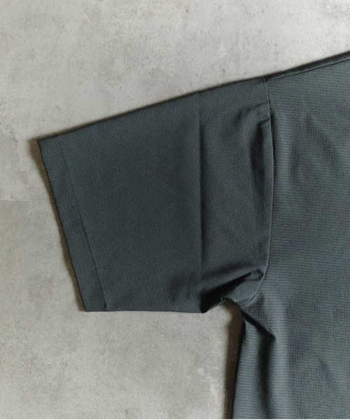 many men many mind(メニーメンメニーマインド)の「MANYMENMANYMINDS / AIRLEAKFABRIC/半袖ポロシャツ(ポロシャツ・メンズ・チャコール/ブラック・LARGE/X-LARGE/MEDIUM)」の3枚目の写真