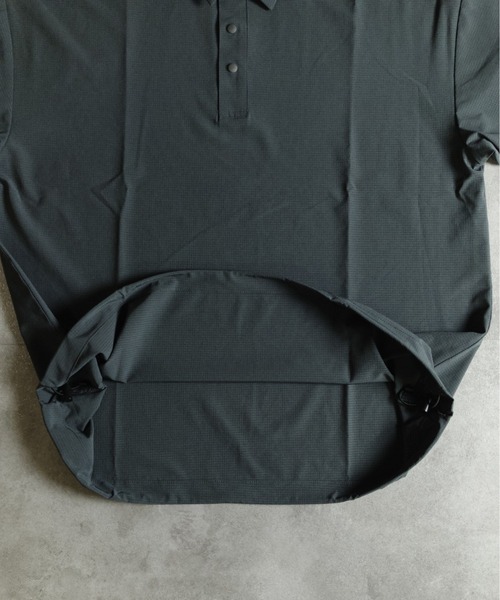 many men many mind(メニーメンメニーマインド)の「MANYMENMANYMINDS / AIRLEAKFABRIC/半袖ポロシャツ(ポロシャツ・メンズ・チャコール/ブラック・LARGE/X-LARGE/MEDIUM)」の5枚目の写真