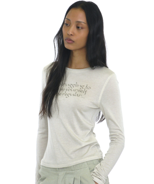 PARTIMENTO WOMEN(パルティメントウィメン)の「DBRスローガンプリンテッドロングスリーブT_エクリュ(Tシャツ/カットソー・レディース・その他・SMALL/MEDIUM)」の1枚目の写真