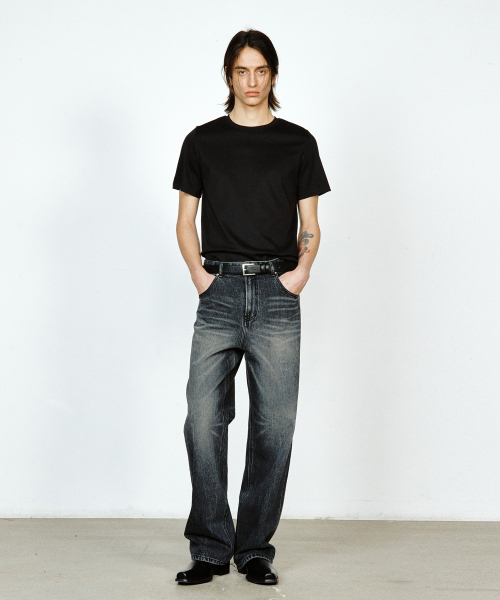 YUJI(ユジ)の「スリムフィットTシャツ ブラック(Tシャツ/カットソー・レディース・ブラック・SMALL/MEDIUM/LARGE/X-LARGE/X-SMALL)」の2枚目の写真