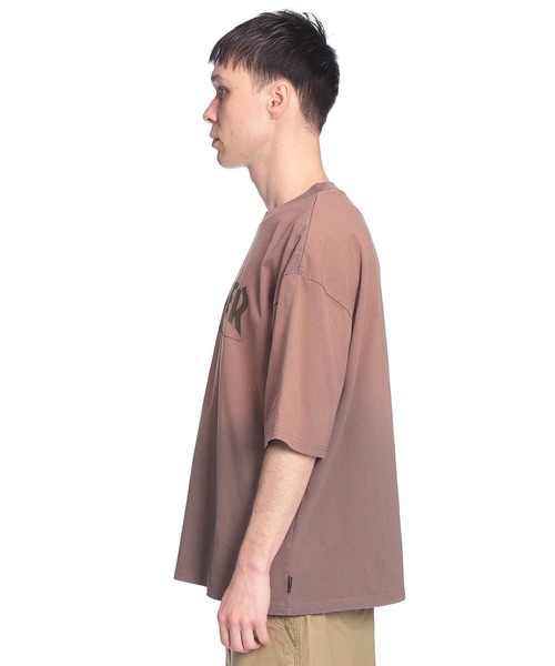 THRASHER（スラッシャー）の「THRASHER (スラッシャー) ダメージ加工 グラデーション Tシャツ 半袖 ビッグシルエット オーバーサイズ ヴィンテージ ユニセックス（Tシャツ/カットソー・メンズ・ピンク/ブラウン/ブルー/ブラック・M/L/LL）」の16枚目の写真