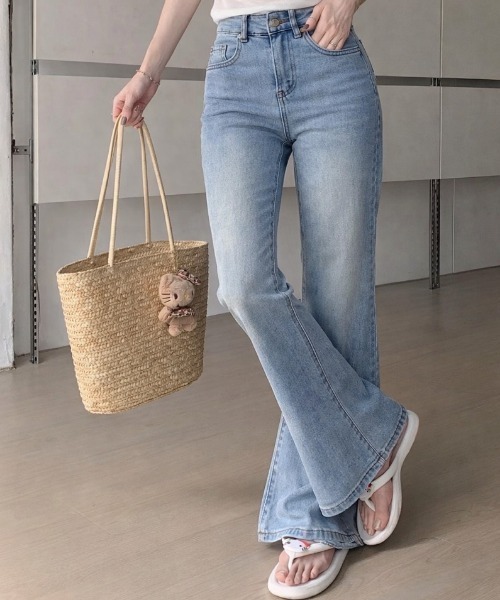 NANEA(ナネア)の「ハイウエスト セミフレア デニム パンツ(デニムパンツ・レディース・サックスブルー/ブラック/ブルー・MEDIUM/LARGE/SMALL)」の9枚目の写真