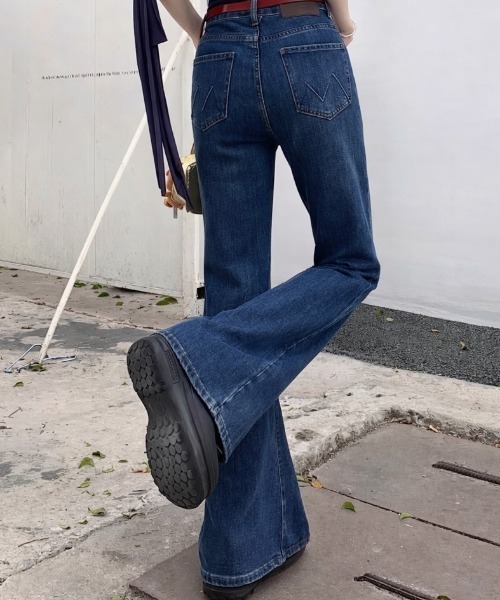 NANEA(ナネア)の「ハイウエスト セミフレア デニム パンツ(デニムパンツ・レディース・サックスブルー/ブラック/ブルー・MEDIUM/LARGE/SMALL)」の15枚目の写真