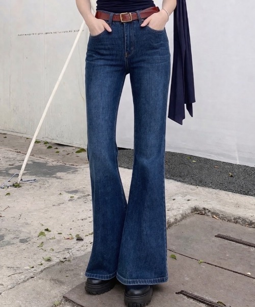 NANEA(ナネア)の「ハイウエスト セミフレア デニム パンツ(デニムパンツ・レディース・サックスブルー/ブラック/ブルー・MEDIUM/LARGE/SMALL)」の14枚目の写真