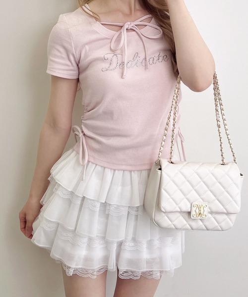 INGNI(イング)の「サイドギャザーリボンラインストーンロゴリブトップス(Tシャツ/カットソー・レディース・オフホワイト/サックスブルー/ライトピンク/ブラック・M)」の4枚目の写真