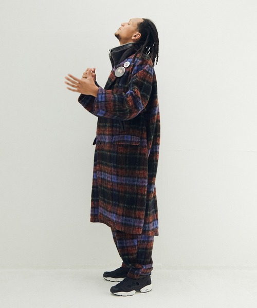 STOF(ストフ)の「Alternative Chaos Coat(チェスターコート・メンズ・ブラック/ブラック×グレー・M/S)」の4枚目の写真