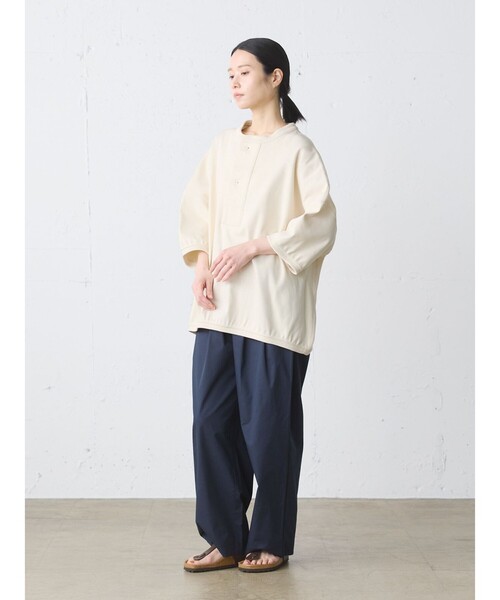 MidiUmi(ミディウミ)の「MidiUmi ヘンリーネックプルオーバー(Tシャツ/カットソー・レディース・アイボリー/ライトグレー・FREE)」の12枚目の写真