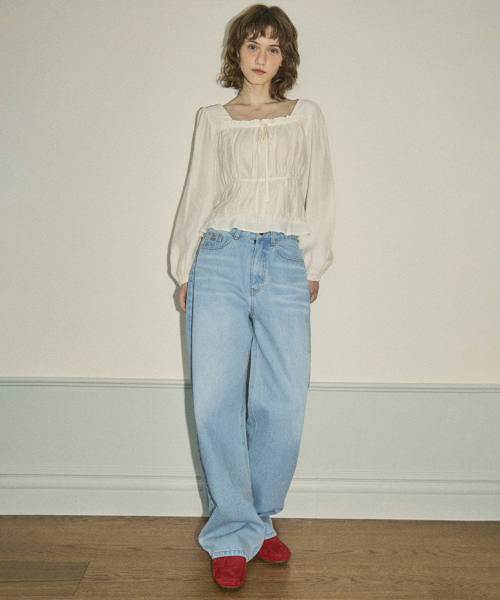 OURNOSTALGIA(アワー ノスタルジア)の「Square neck shirring blouse_Cream(O25-BL01)(シャツ/ブラウス・レディース・Cream・FREE)」の4枚目の写真