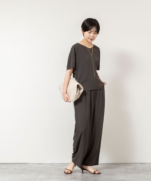 NOLLEY’S(ノーリーズ)の「【WEB&一部店舗限定カラー】《セットアップ対応》ジョーゼットイージーワイドパンツ(その他パンツ・レディース・チャコールグレー/ブラック/オリーブ・38/36/34)」の14枚目の写真