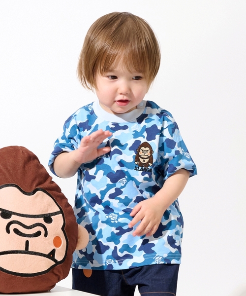 XLARGE KIDS（エクストララージキッズ）の「ファニーゴリラカモ総柄 半袖Tシャツ（Tシャツ/カットソー・キッズ・ブルー/グリーン・90cm/100cm/110cm/140cm/120cm/130cm/80ｃｍ）」の2枚目の写真