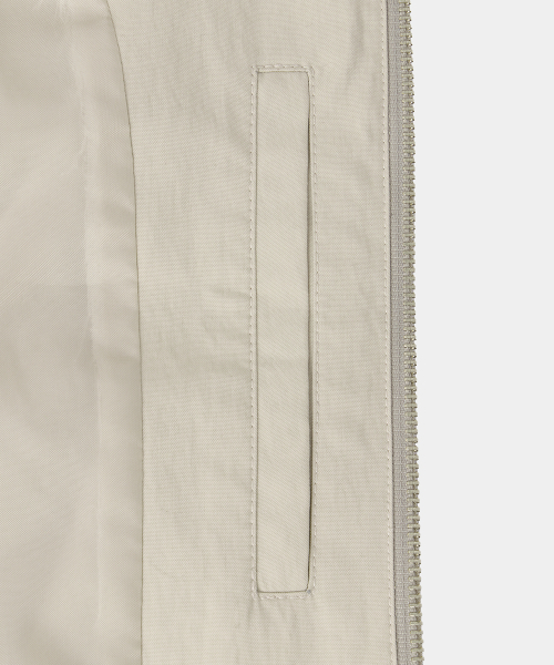 MAISON MINED(メゾンミネド)の「OVERLAYED POCKET BLOUSON BEIGE(ブルゾン・メンズ・その他・SMALL/MEDIUM/LARGE)」の3枚目の写真