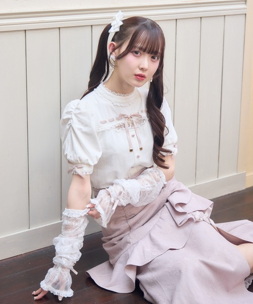 ROJITA(ロジータ)の「レースアームウォーマー付きデコルテレーストップス(Tシャツ/カットソー・レディース・ブラック/グレー/ホワイト・FREE)」の11枚目の写真
