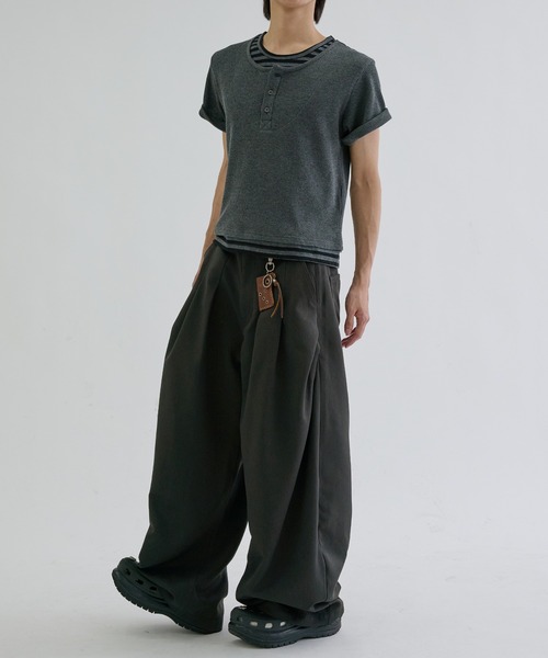 EPNK(イーピーエヌケー)の「Multi tuck slacks / マルチタックスラックス(スラックス・メンズ・チャコールグレー/ダークブラウン・SMALL/MEDIUM/LARGE)」の20枚目の写真