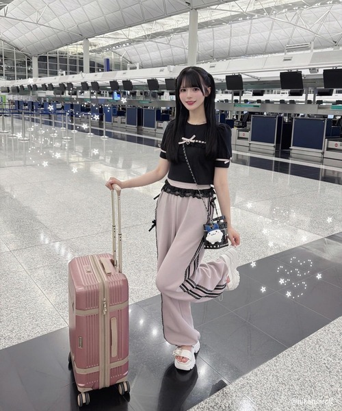 ROJITA(ロジータ)の「ボリューム袖レースデザインTシャツ(Tシャツ/カットソー・レディース・ブラック/ホワイト/マルチ・FREE)」の5枚目の写真