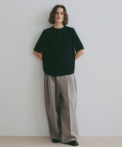 ETRE TOKYO（エトレトウキョウ）の「ダブルクロスハイウエストタックパンツ（その他パンツ・レディース・ネイビー/ブラック/グレイッシュベージュ・S/M）」の7枚目の写真