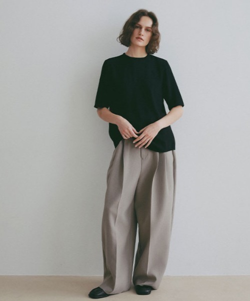 ETRE TOKYO（エトレトウキョウ）の「ダブルクロスハイウエストタックパンツ（その他パンツ・レディース・ネイビー/ブラック/グレイッシュベージュ・S/M）」の8枚目の写真