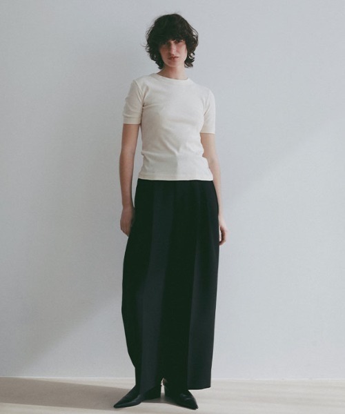 ETRE TOKYO（エトレトウキョウ）の「ダブルクロスハイウエストタックパンツ（その他パンツ・レディース・ネイビー/ブラック/グレイッシュベージュ・S/M）」の12枚目の写真