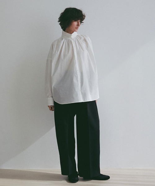 ETRE TOKYO（エトレトウキョウ）の「ダブルクロスハイウエストタックパンツ（その他パンツ・レディース・ネイビー/ブラック/グレイッシュベージュ・S/M）」の14枚目の写真