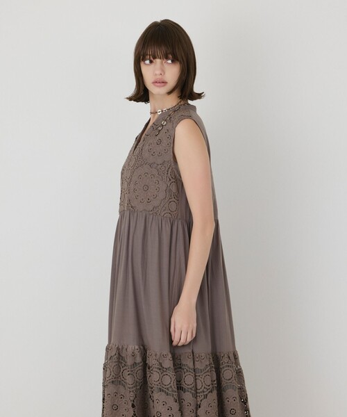 GRACE CONTINENTAL(グレースコンチネンタル)の「エンブロイダリーワンピース(ワンピース・レディース・ホワイト/カーキ・36)」の20枚目の写真