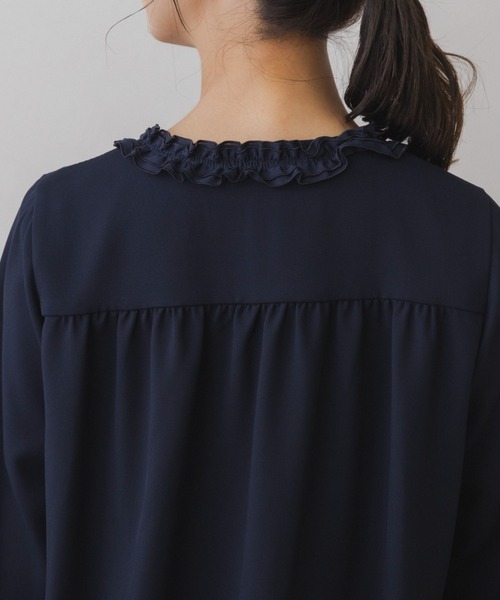 Sono(ソーノ)の「【SONO/ソーノ】【SONO NAVY/ソーノネイビー】フリルトリミング オープンブラウス(シャツ/ブラウス・レディース・ホワイト/ネイビー・F)」の7枚目の写真